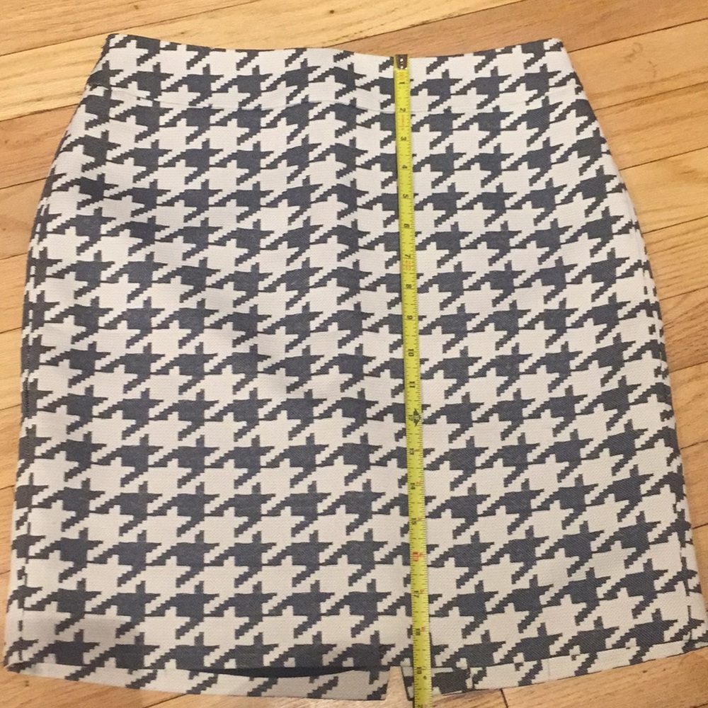 Banana Republic Houndstooth Pencil Skirt - Picture 7 of 8